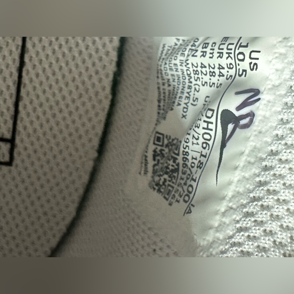 Nike White and Black Mesh Sport Sneakers - Picture 7 of 7